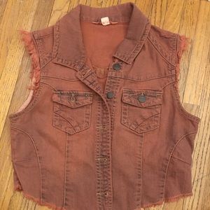 brick red denim crop vest!